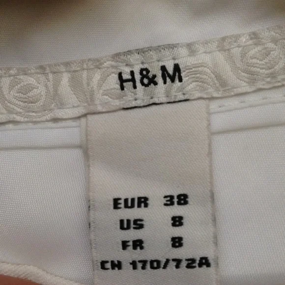 Pin Striped H&M Bermuda Shorts, Size 8 - Picture 5 of 5